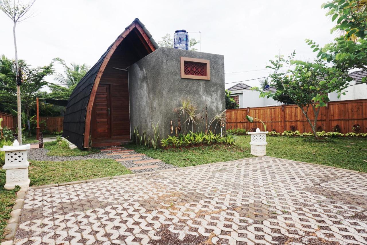 Collection O 9 Villa Ubud Anyer Exterior photo